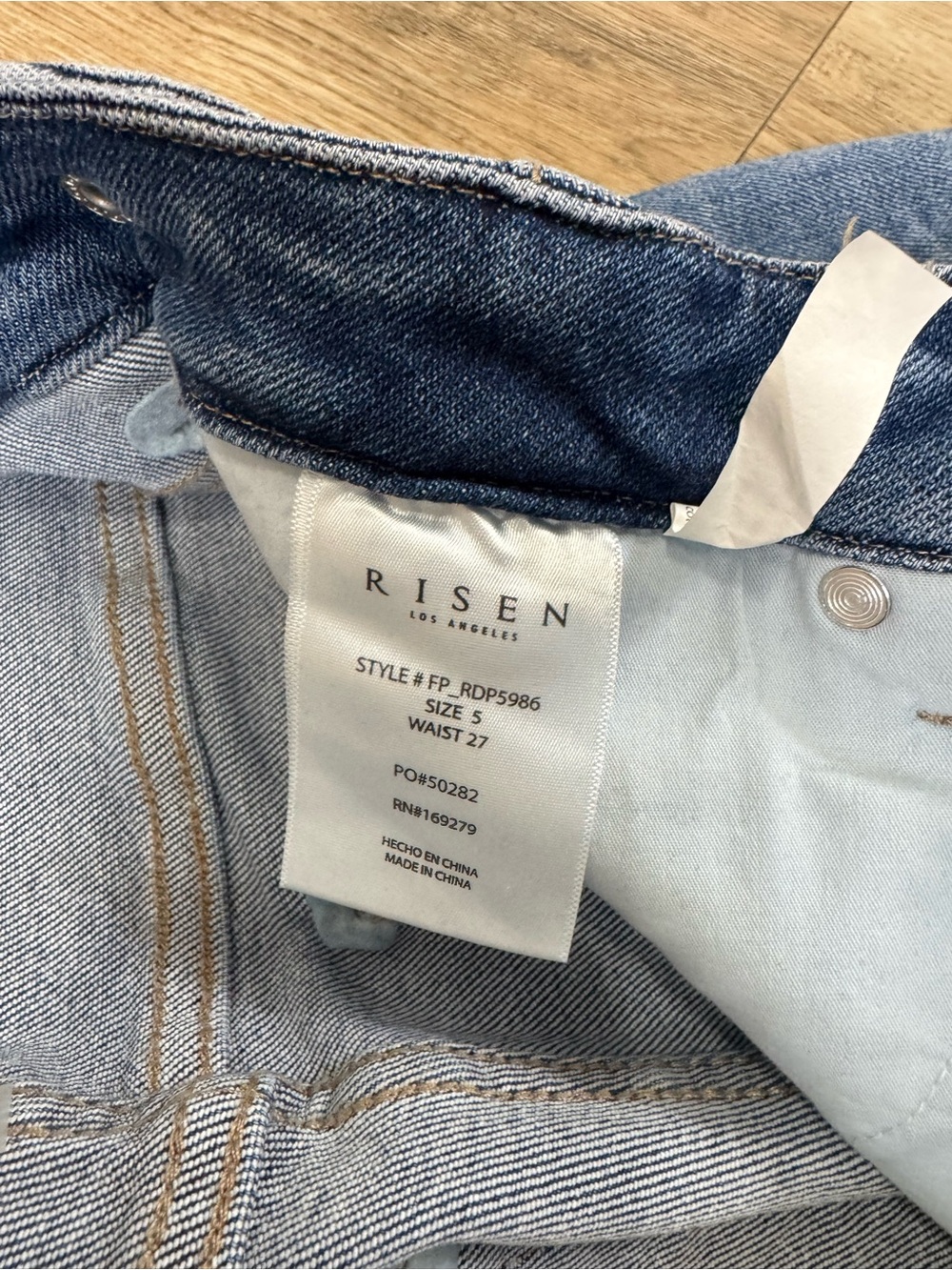 High-Rise Wide Leg Jeans in Medium Blue - Risen Jeans - Picture 4 of 5
